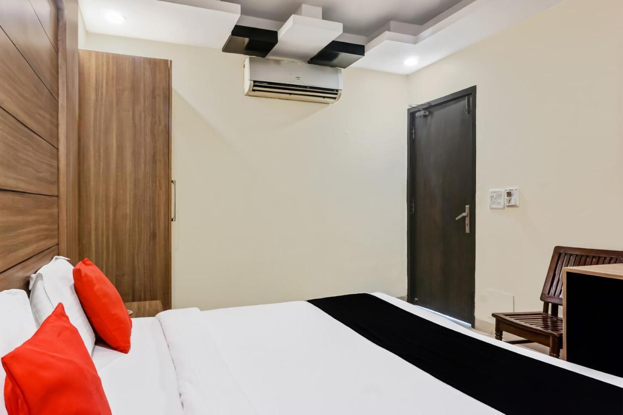 Capital O Hotel Jeyan Inn Near Gurudwara Shri Bangla Sahib Delhi  Exterior photo