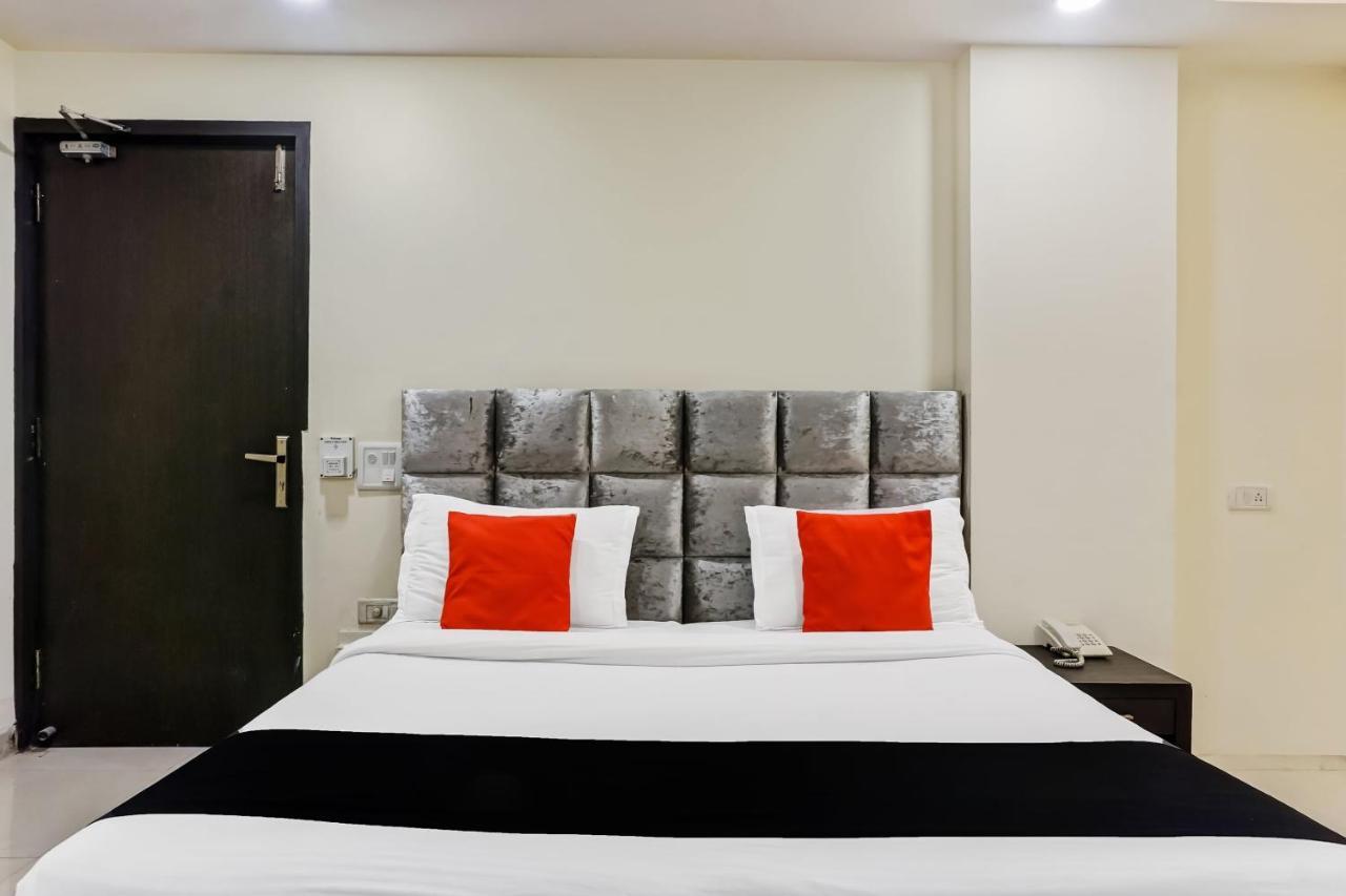 Capital O Hotel Jeyan Inn Near Gurudwara Shri Bangla Sahib Delhi  Exterior photo