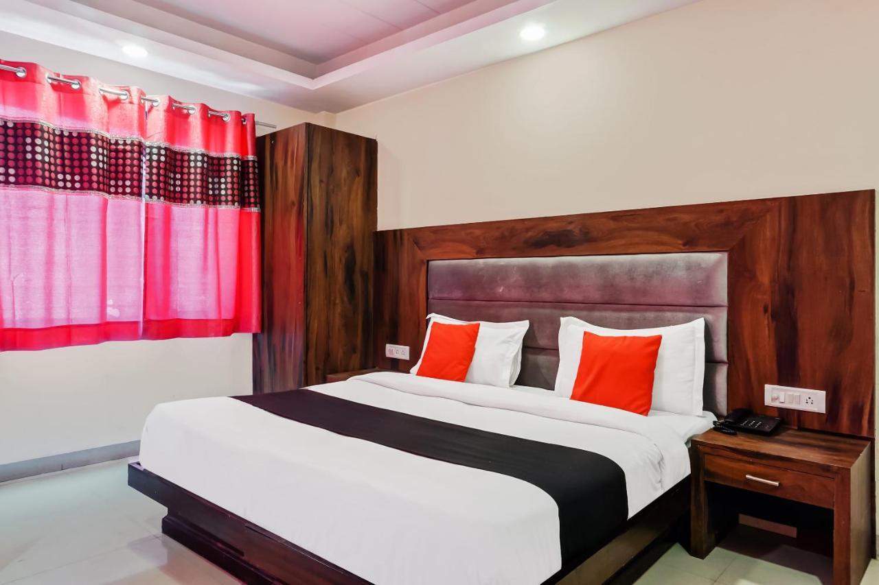 Capital O Hotel Jeyan Inn Near Gurudwara Shri Bangla Sahib Delhi  Exterior photo