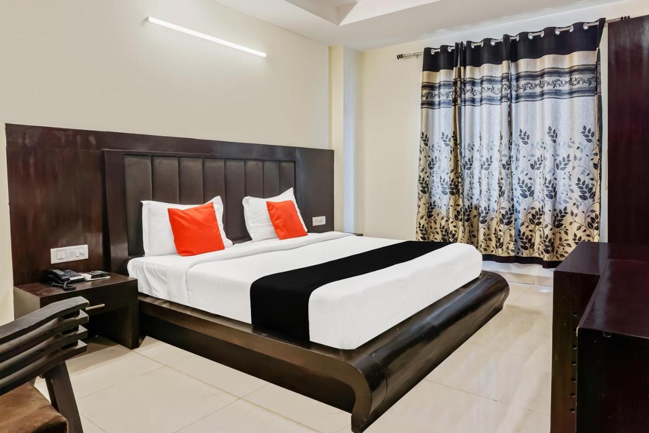 Capital O Hotel Jeyan Inn Near Gurudwara Shri Bangla Sahib Delhi  Exterior photo