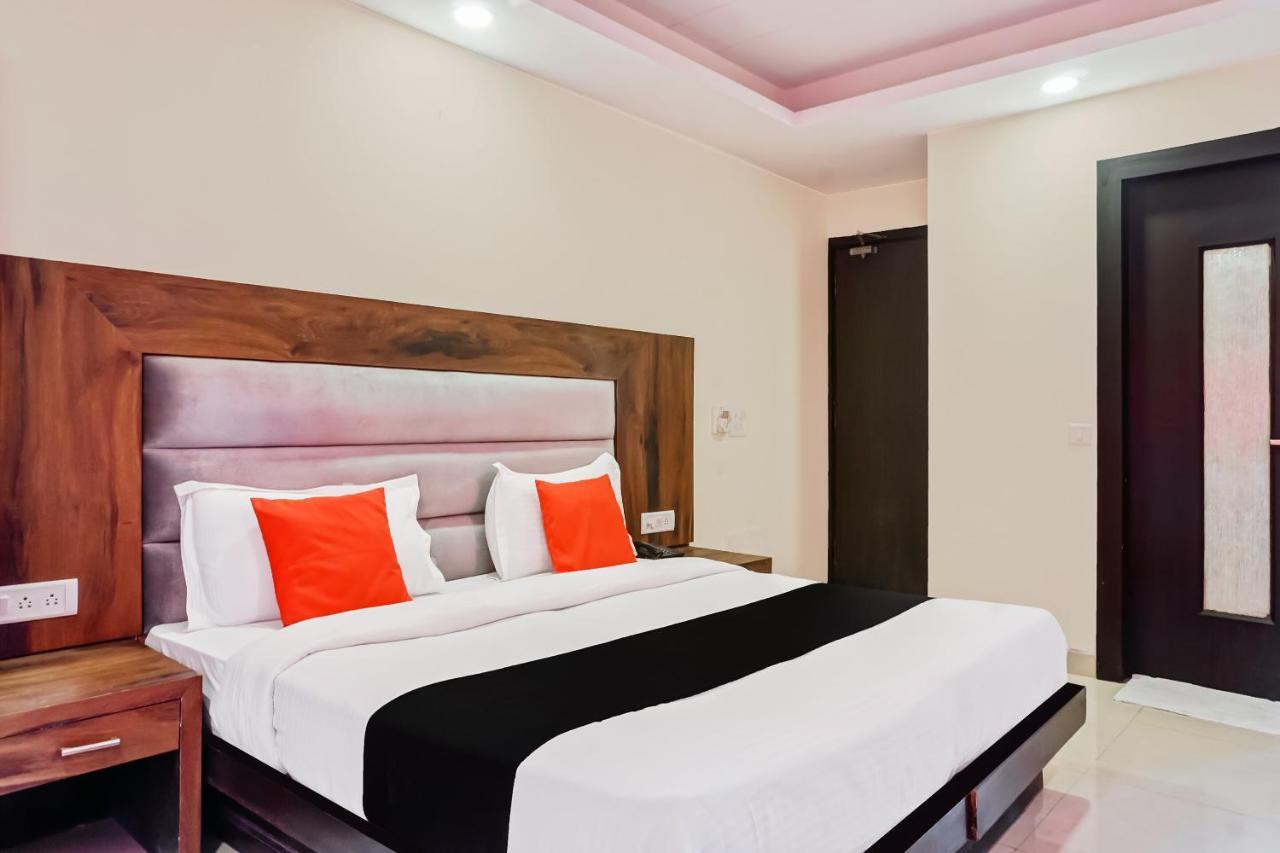 Capital O Hotel Jeyan Inn Near Gurudwara Shri Bangla Sahib Delhi  Exterior photo