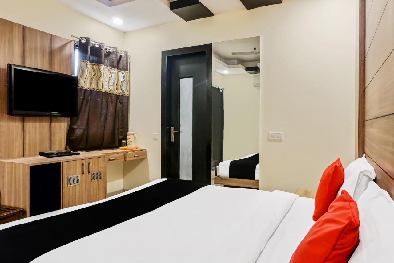 Capital O Hotel Jeyan Inn Near Gurudwara Shri Bangla Sahib Delhi  Exterior photo