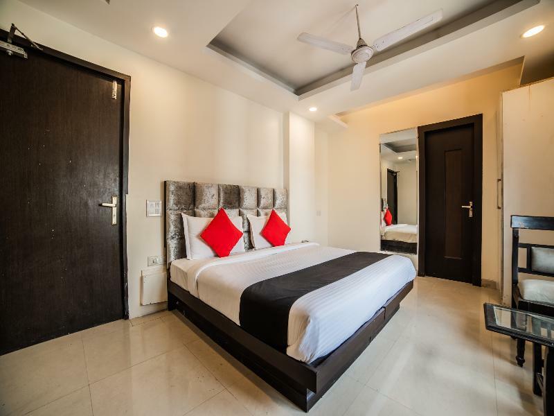 Capital O Hotel Jeyan Inn Near Gurudwara Shri Bangla Sahib Delhi  Exterior photo