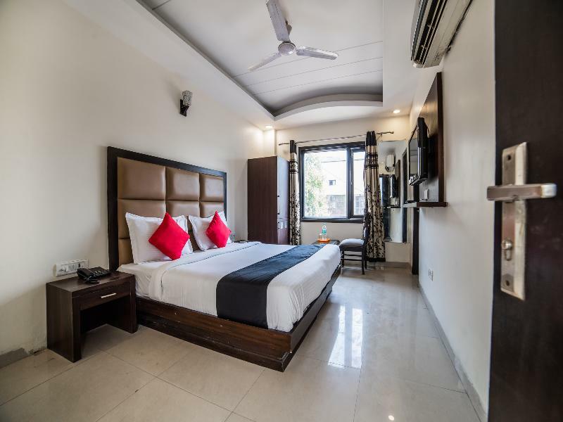 Capital O Hotel Jeyan Inn Near Gurudwara Shri Bangla Sahib Delhi  Exterior photo